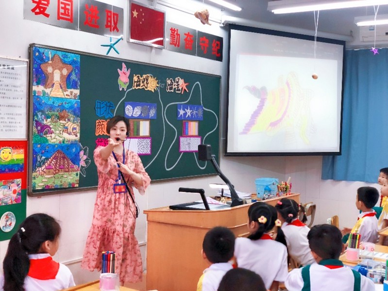 五彩缤纷的美术课 