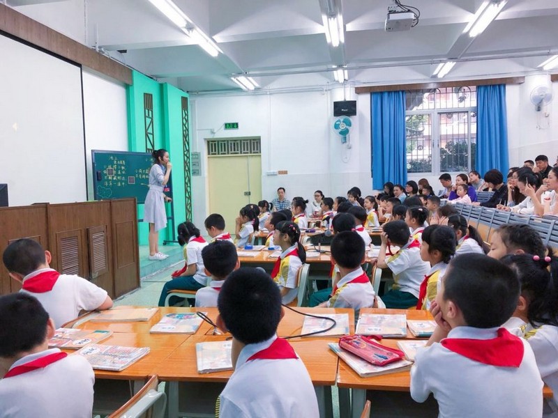 这节语文课学习古诗呀